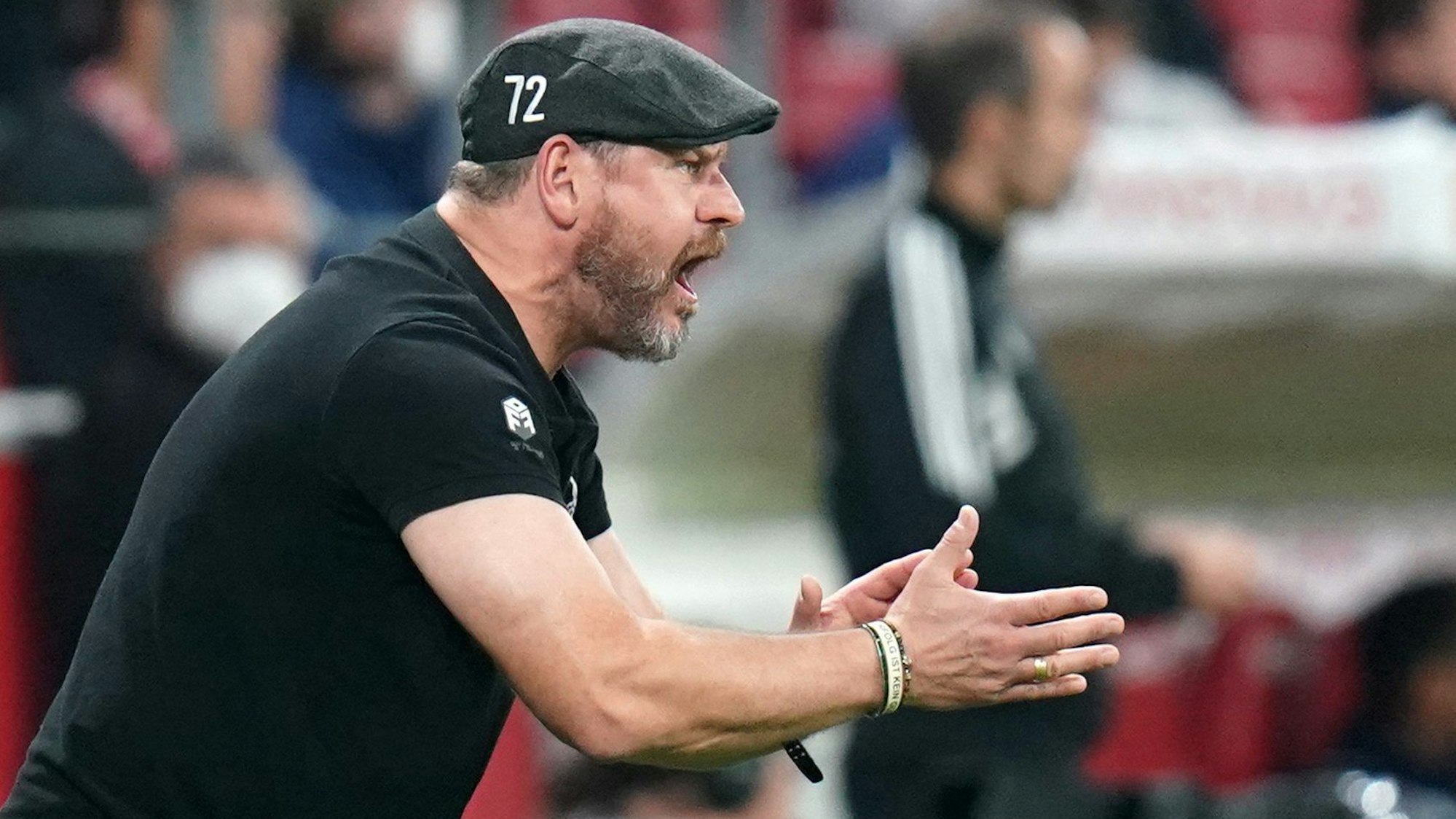 Steffen Baumgart kassierte mit dem 1. FC Köln am Freitagabend (21. Oktober 2022) eine 0:5-Packung beim FSV Mainz 05.