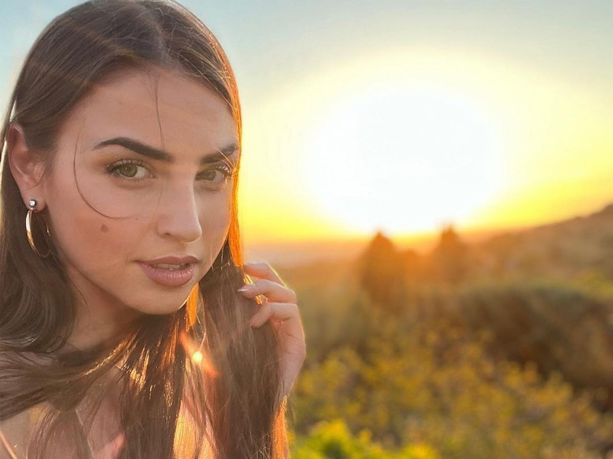 Ekaterina Leonova auf einem Instagram-Selfie vom Juli 2022 bei Sonnenuntergang.