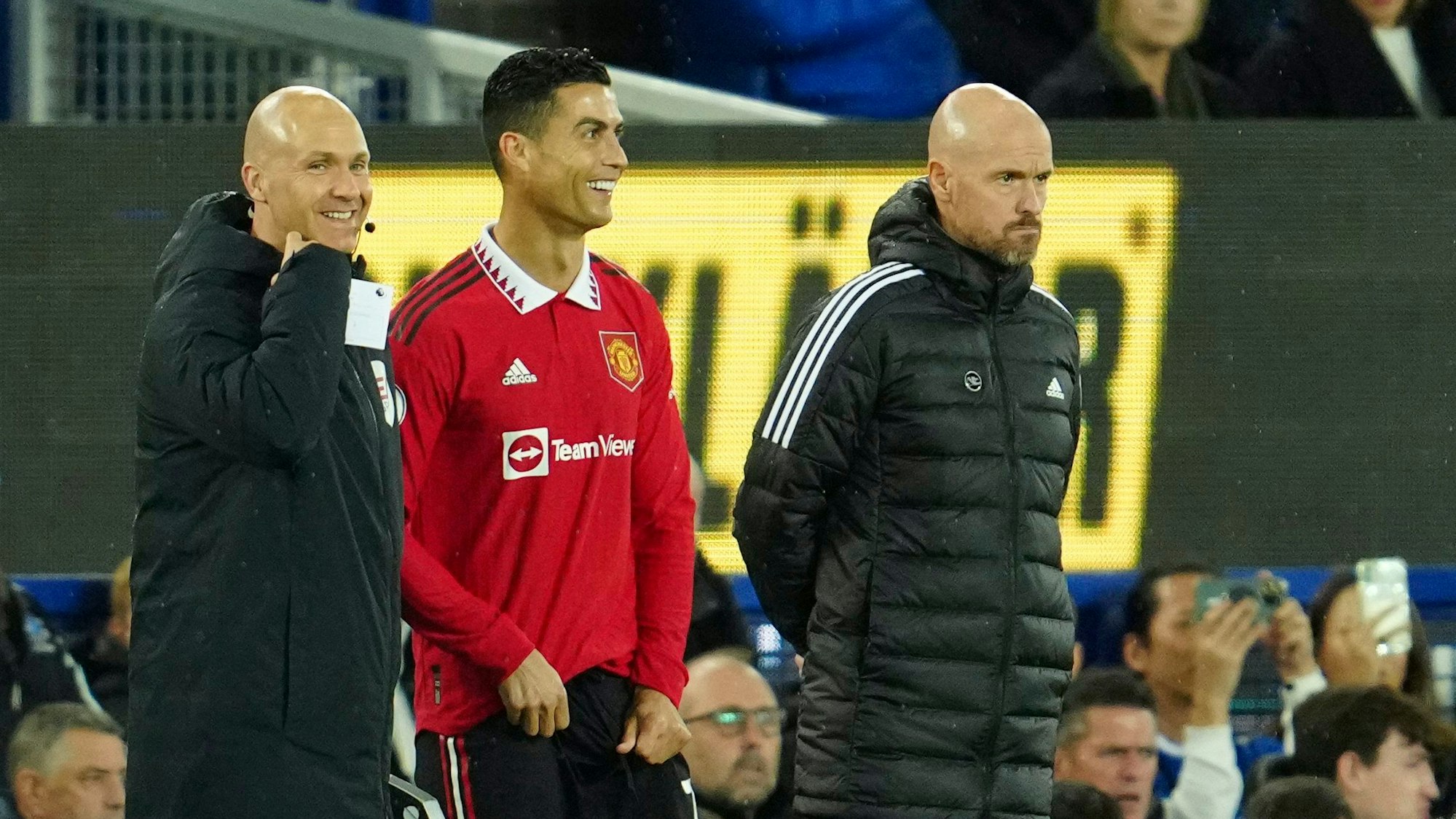 Cristiano Ronaldo wird bei Manchester United eingewechselt.