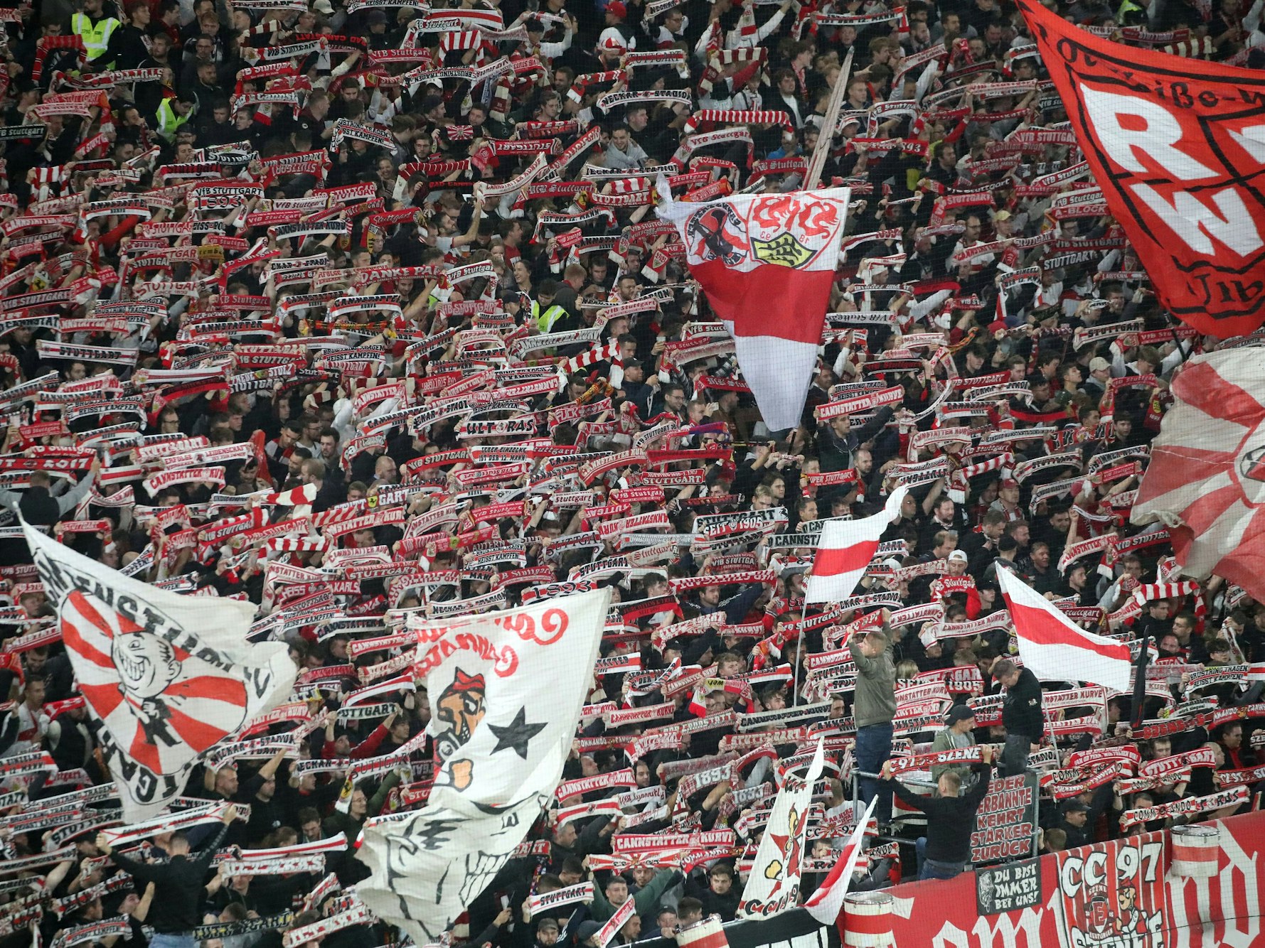 Die Fans des VfB Stuttgart am 19. Oktober 2022.