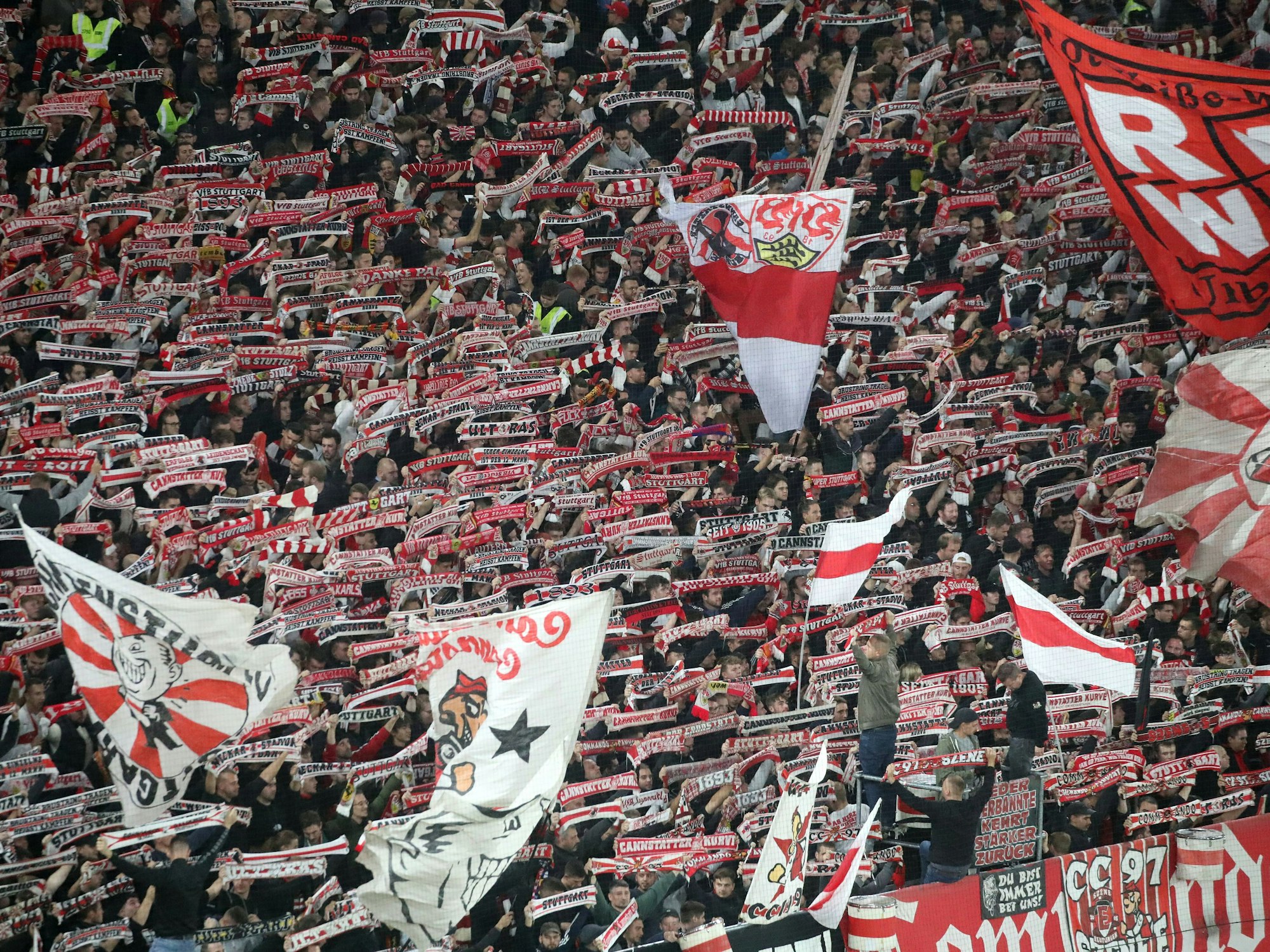 Die Fans des VfB Stuttgart am 19. Oktober 2022.