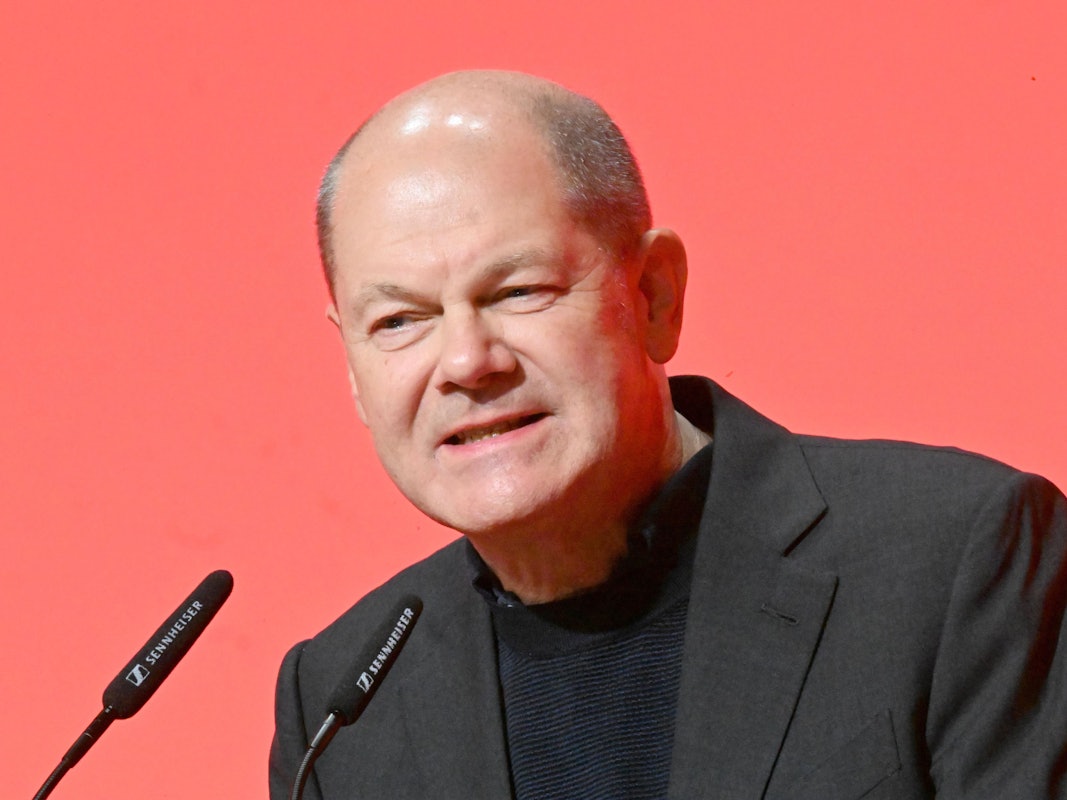 Bundeskanzler Olaf Scholz (SPD) spricht am 22. Oktober 2022 beim Landesparteitag der SPD Bayern in den Eisbachstudios in München.
