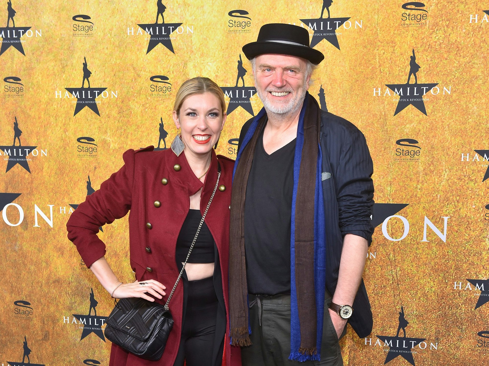 Janina Korn und Roland Heitz, hier bei der Premiere von „Hamilton – Das Musical“ im Oktober 2022 in Hamburg, haben sich verlobt.