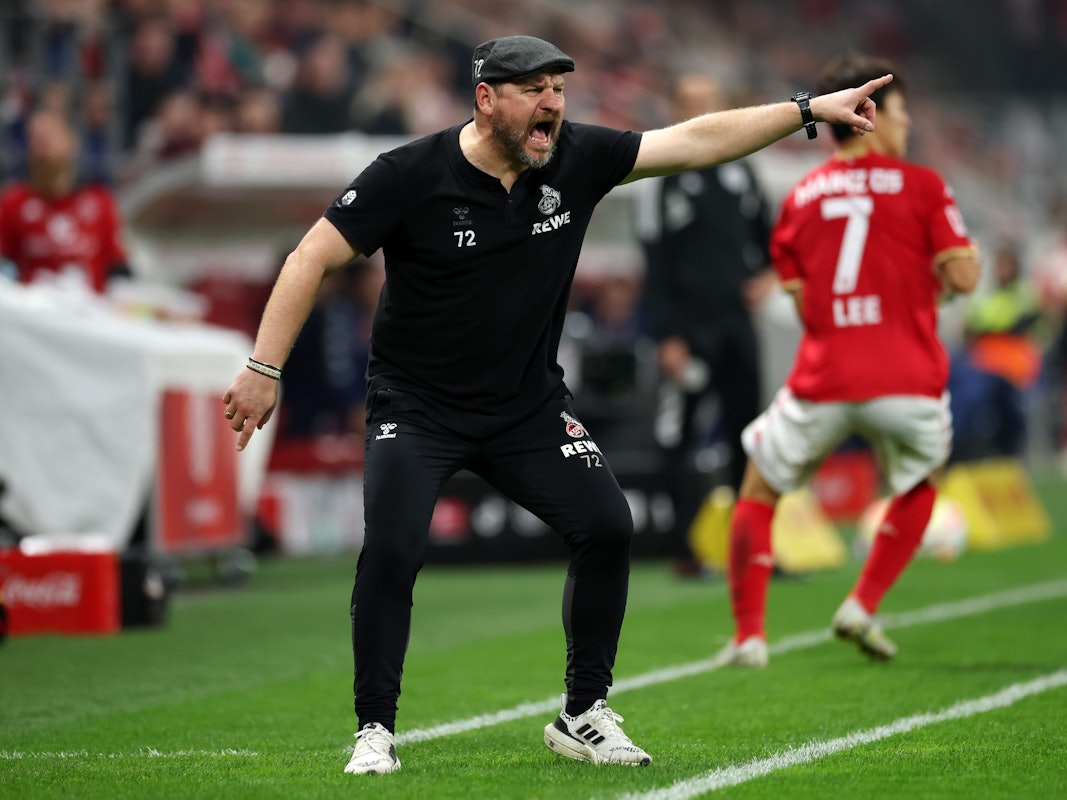Steffen Baumgart beim 0:5 des 1. FC Köln in Mainz. Der FC-Trainer fand nach der Klatsche am Freitagabend (21. Oktober 2022) klare Worte.
