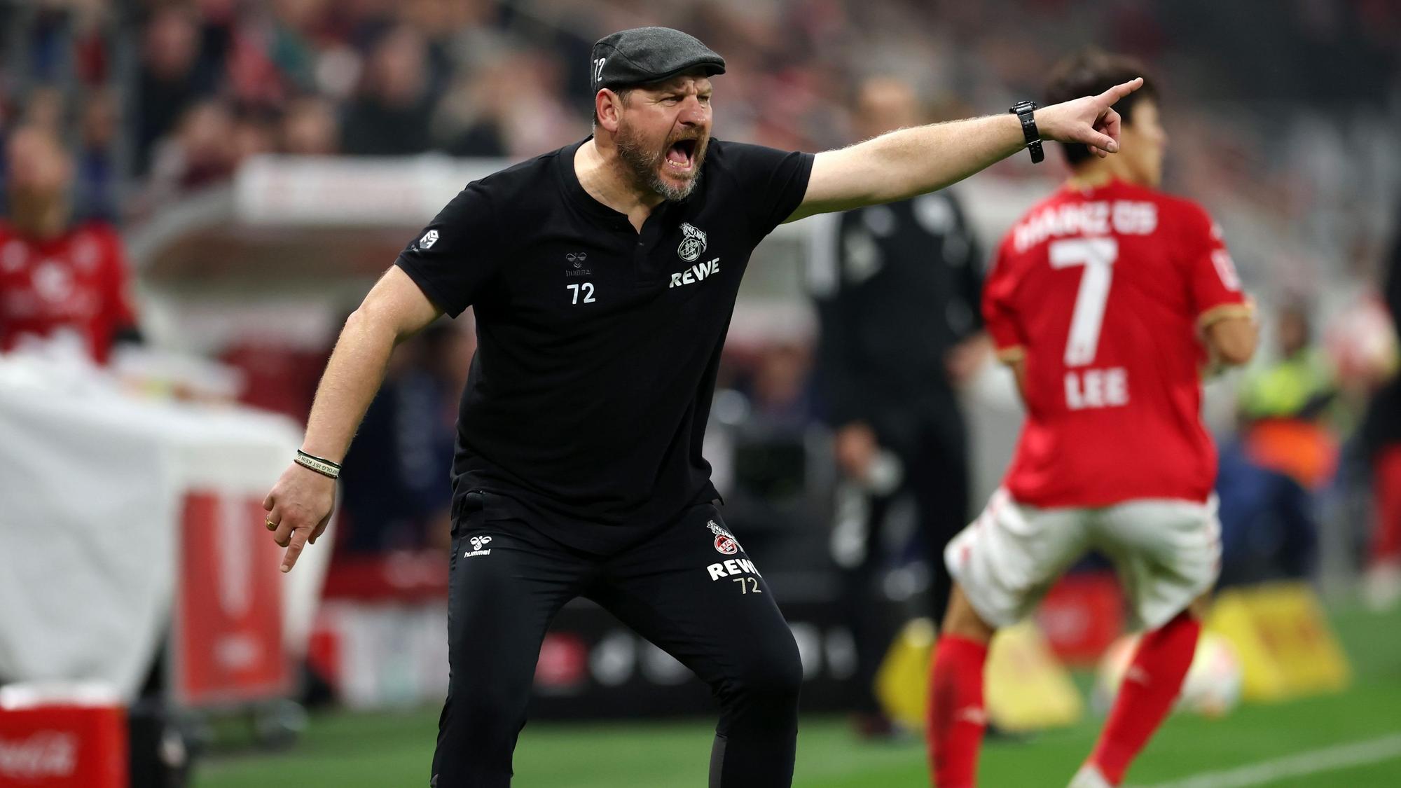 Steffen Baumgart beim 0:5 des 1. FC Köln in Mainz. Der FC-Trainer fand nach der Klatsche am Freitagabend (21. Oktober 2022) klare Worte.