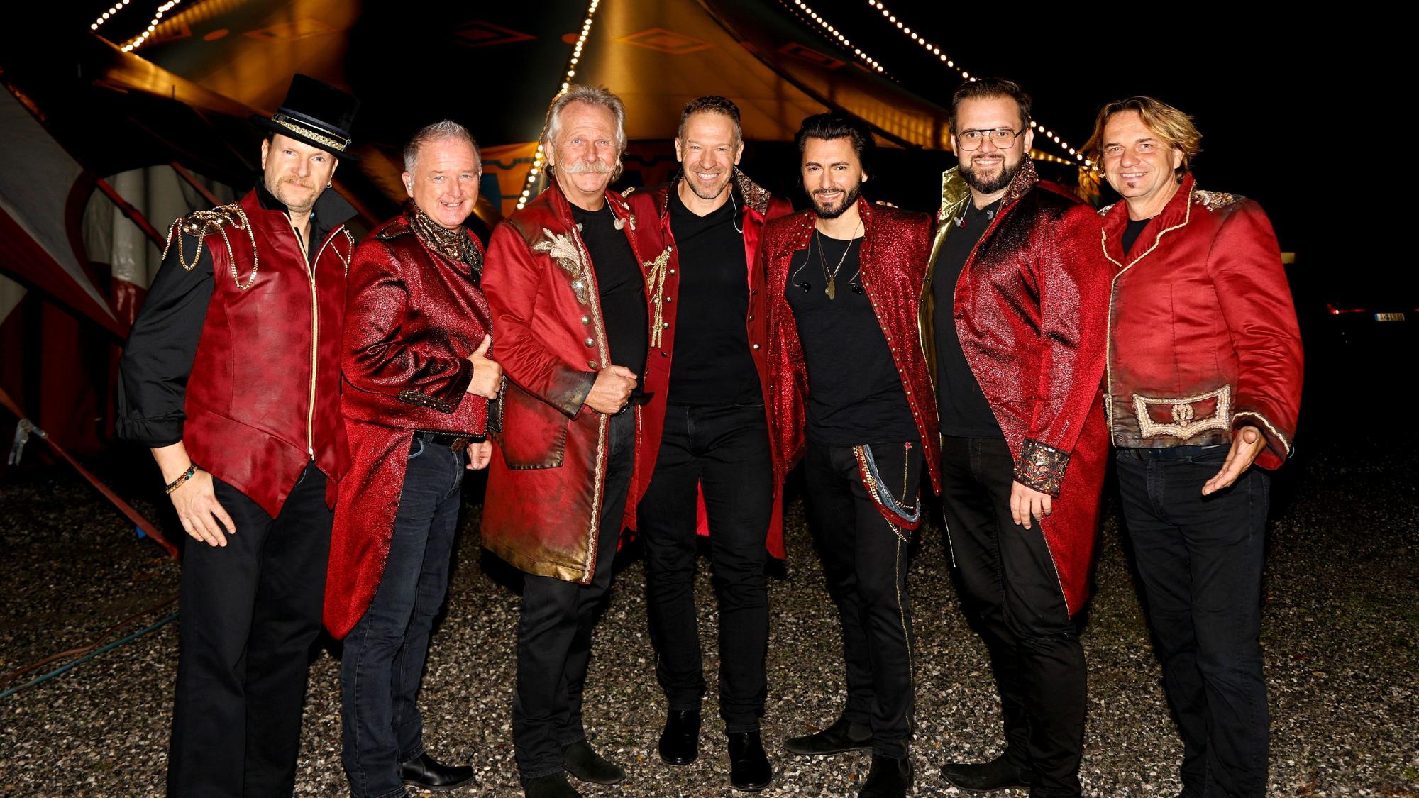 Die Musikgruppe Höhner posiert für ein Foto.