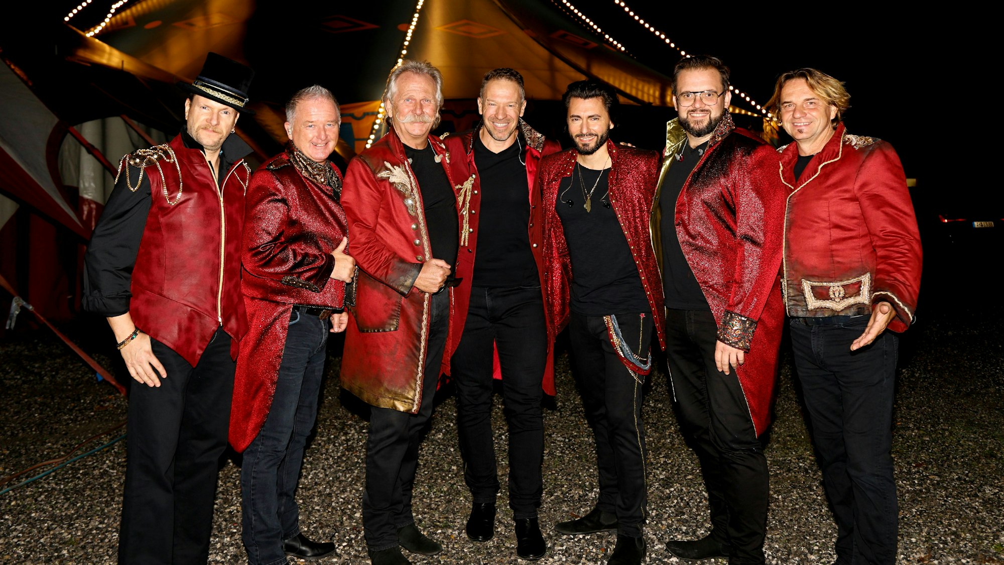 Die Musikgruppe Höhner posiert für ein Foto.