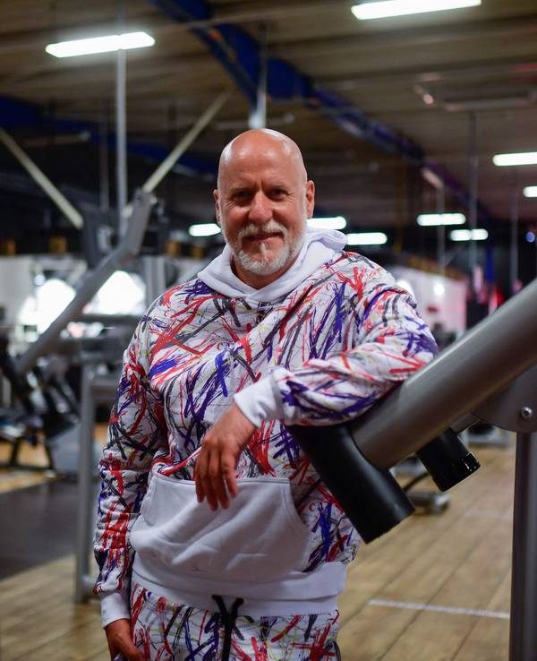 Rainer Schaller posiert in einem seiner Fitness-Studios in Köln.