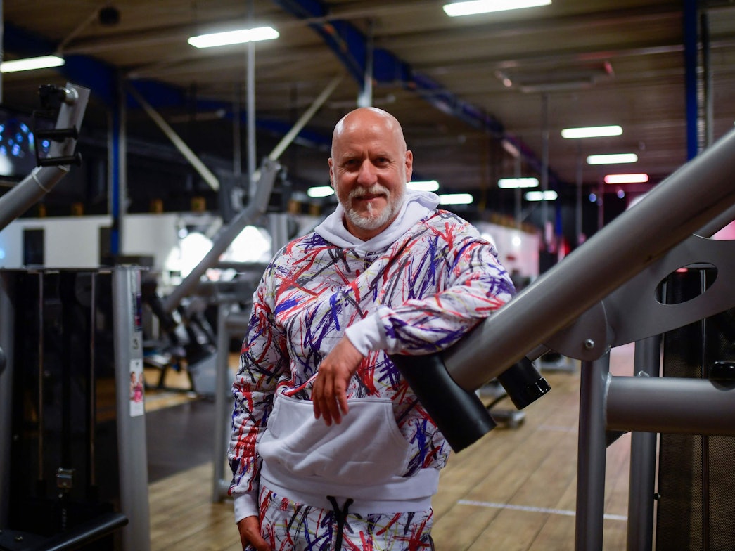 Rainer Schaller posiert in einem seiner Fitness-Studios in Köln.