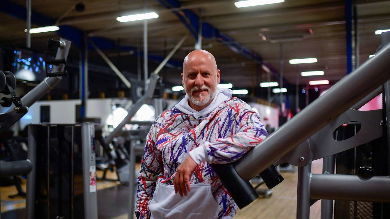 Rainer Schaller posiert in einem seiner Fitness-Studios in Köln.