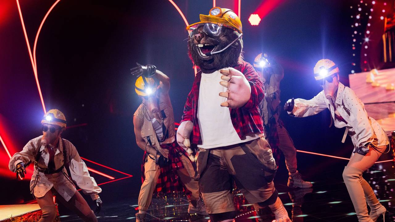Die Figur „Der Maulwurf“ steht in der ProSieben-Show „The Masked Singer“ in Show 4 am 22. Oktober 2022 auf der Bühne.