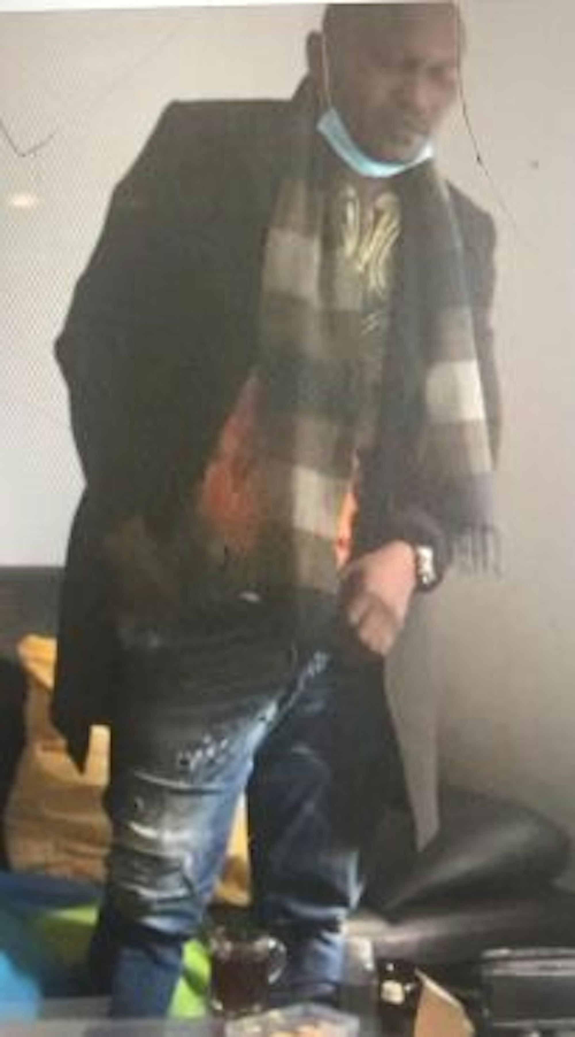 Ein Verdächtiger auf einem Fahndungsfoto der Kölner Polizei.