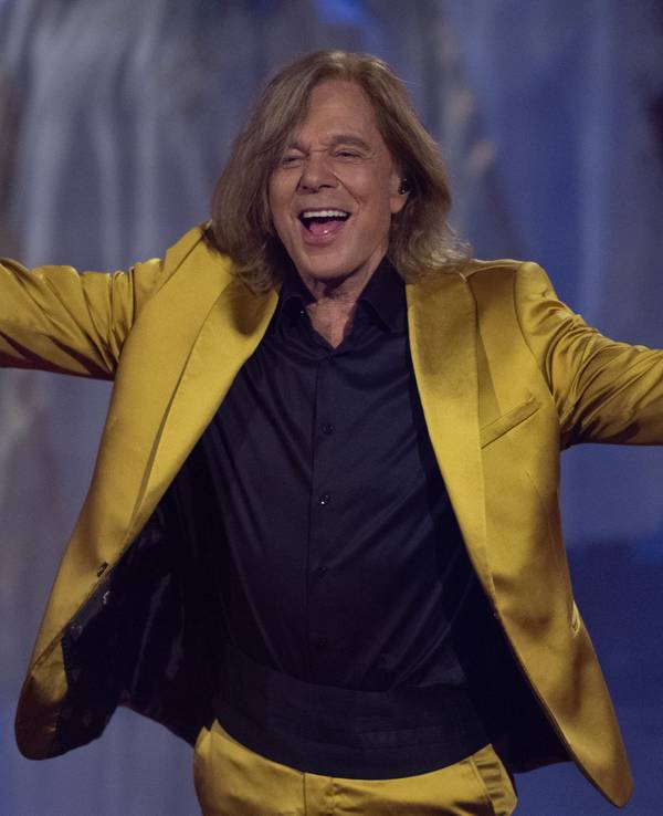 Der deutsche Schlagersänger Jürgen Drews steht in der Fernsehshow „Das große Schlagerjubiläum 2022“ in Leipzig auf der Bühne.