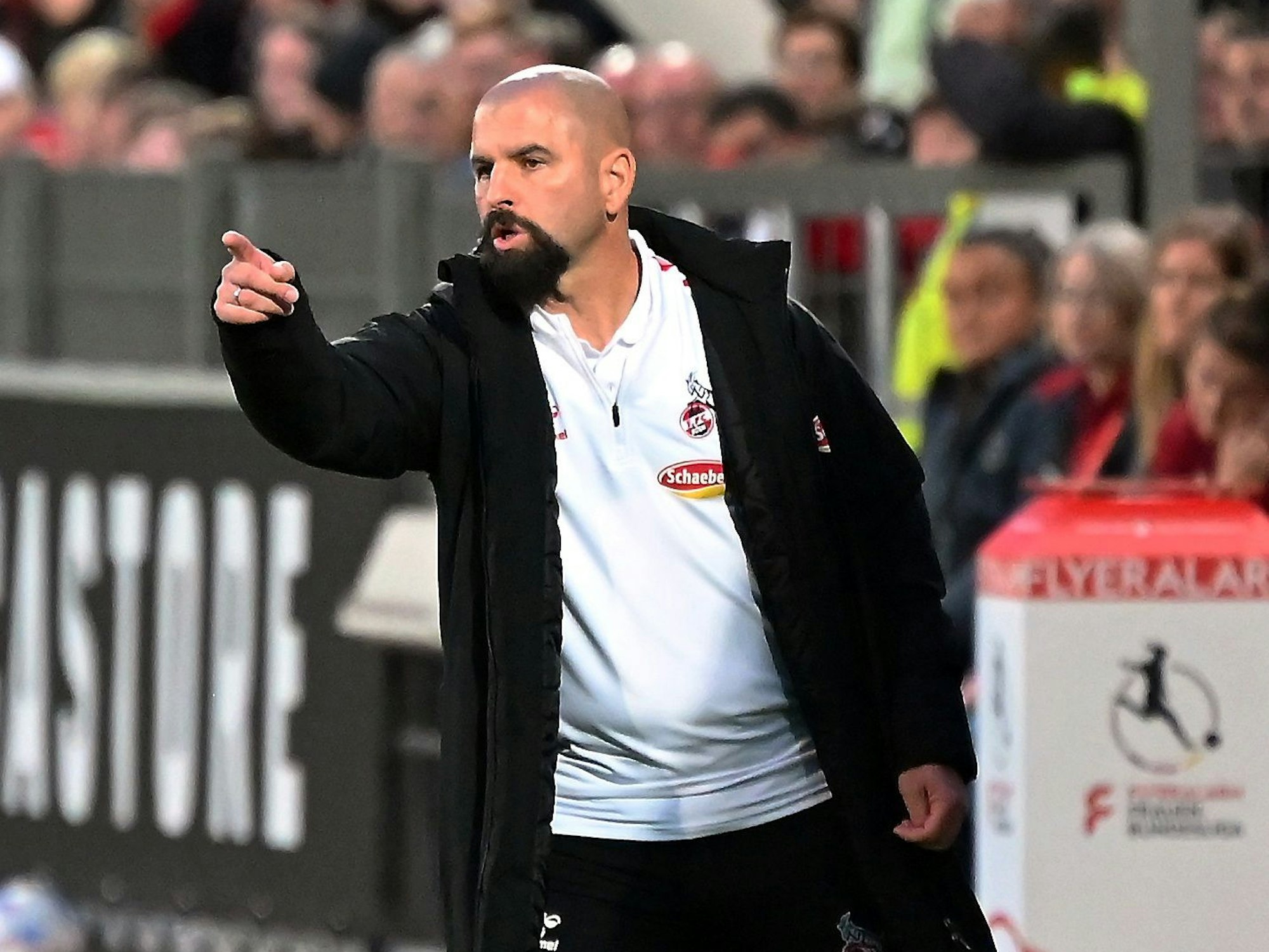 Sascha Glass an der Seitenlinie beim 1. FC Köln.