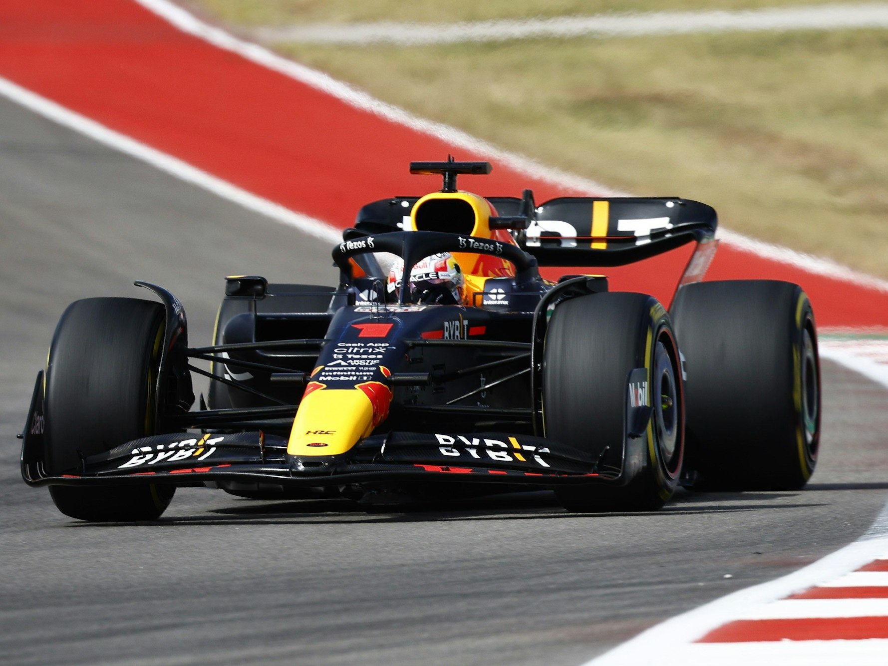 Max Verstappen steuert seinen Wagen beim Großen Preis der USA über die Strecke