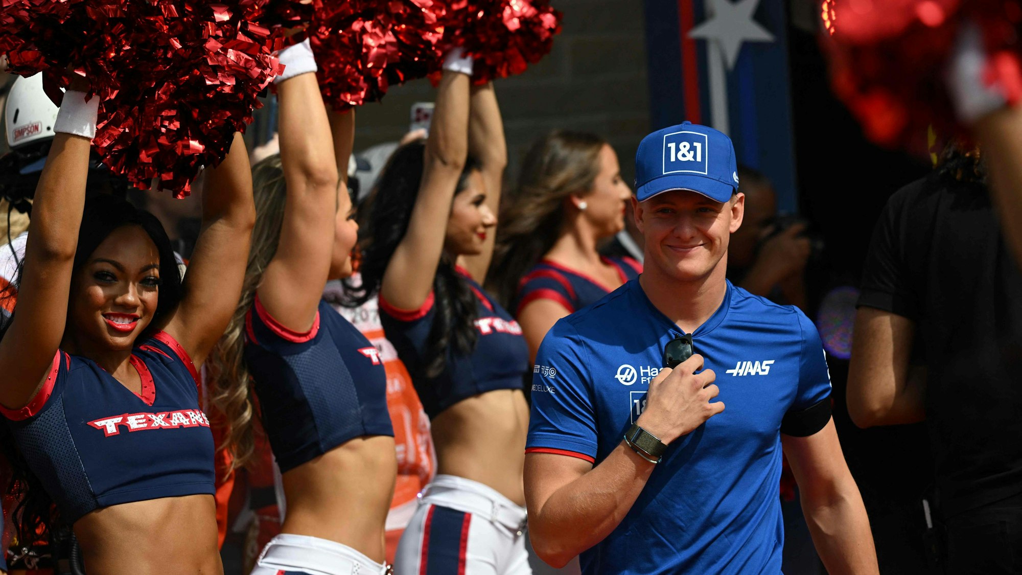 Mick Schumacher erscheint zur Fahrerparade in Austin.