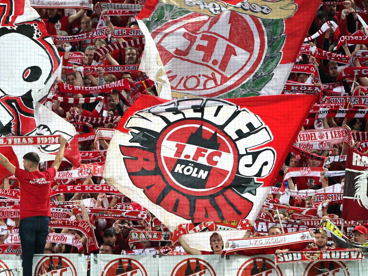 Die Fans des 1. FC Köln gegen den 1. FC Slovacko.