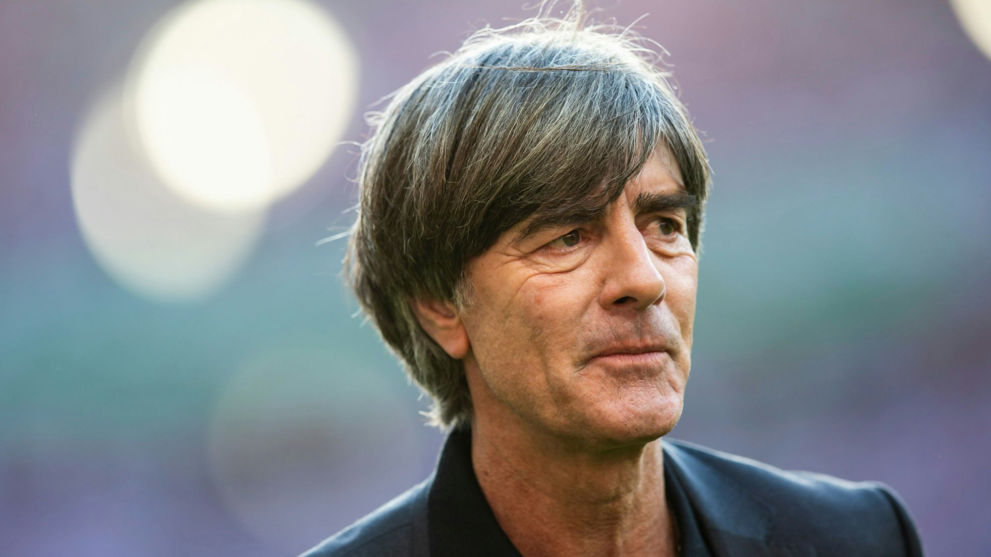 Ex-Bundestrainer Joachim Löw schaut in die Ferne.