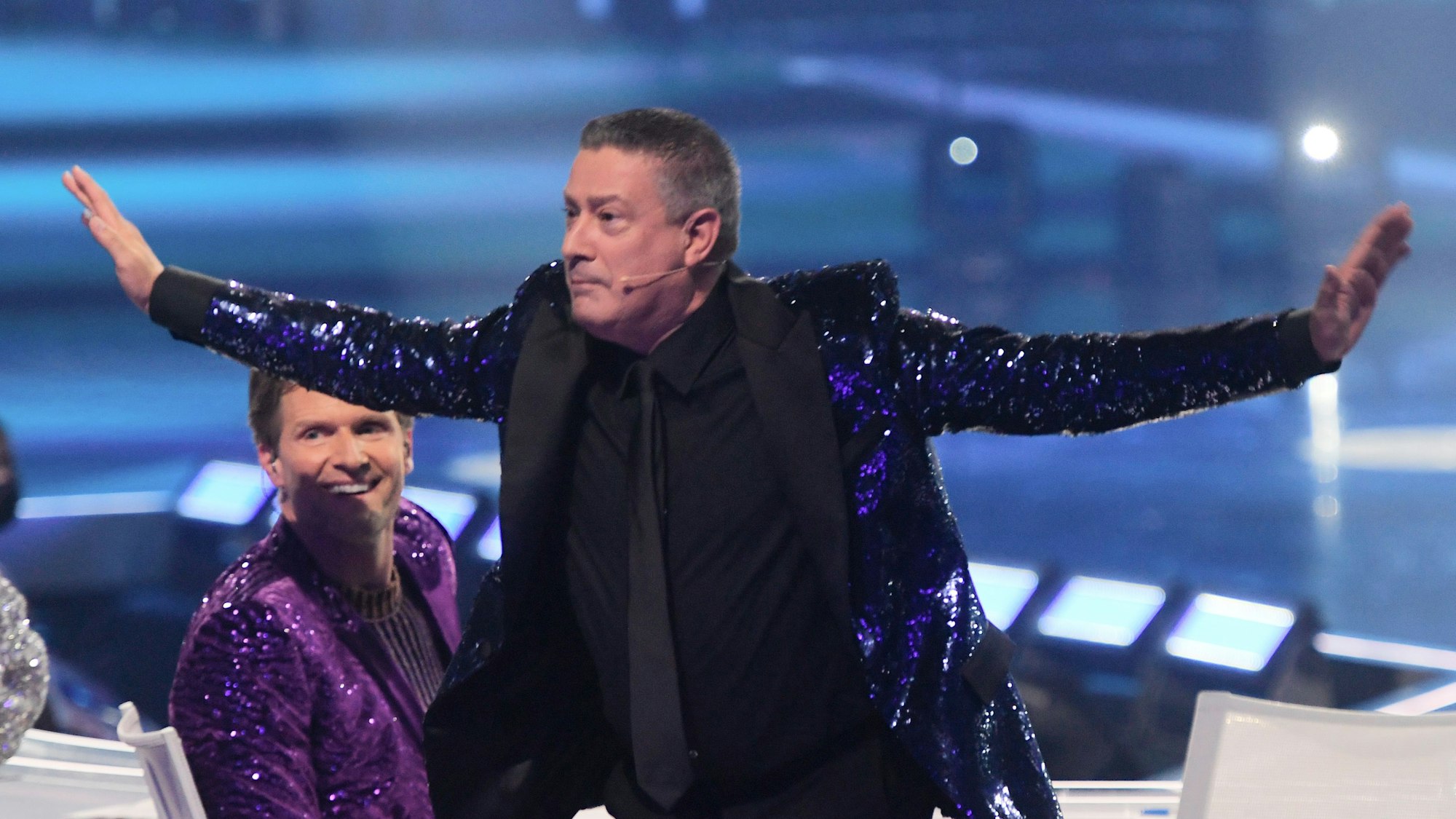 Gastjuror Joachim Llambi bedankt sich bei den Zuschauern im Finale der RTL-Sendung „Deutschland sucht den Superstar“.