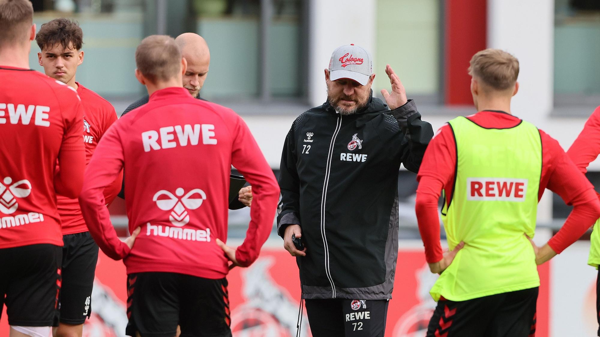 FC-Coach Steffen Baumgart hielt beim Wochenstart am Montag (24. Oktober 2022), zwei längere Ansprachen an seine Jungs.