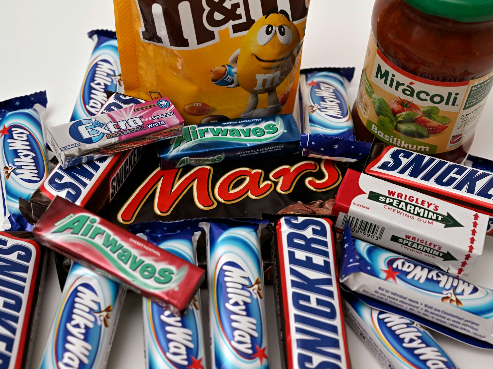 Zusammenstellung von Produkten aus dem Mars-Lebensmittelkonzern.