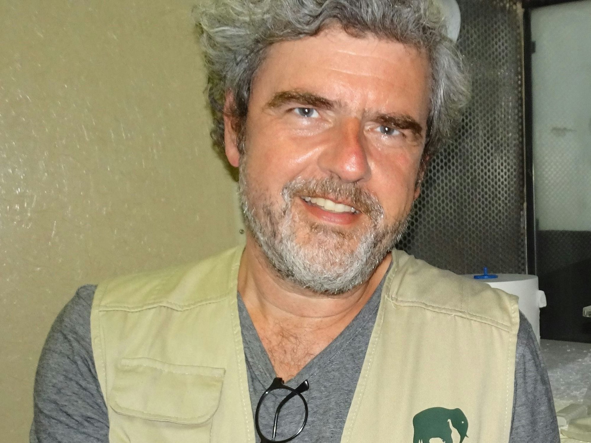 Thomas Ziegler schaut in die Kamera.