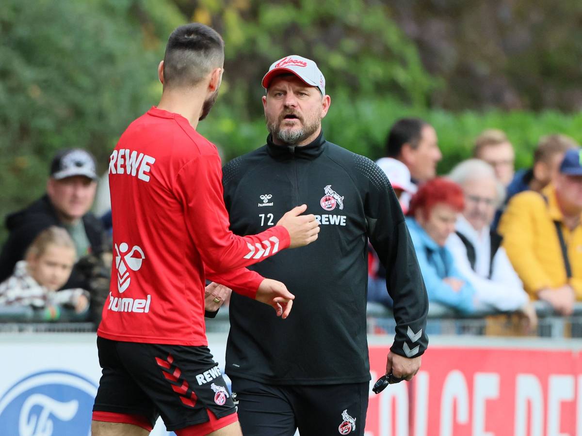 Steffen Baumgart sitzt am Mittwoch gemeinsam mit Sargis Adamyan (l., hier beim Training am 25. Oktober 2022) auf dem Pressekonferenz-Podium.