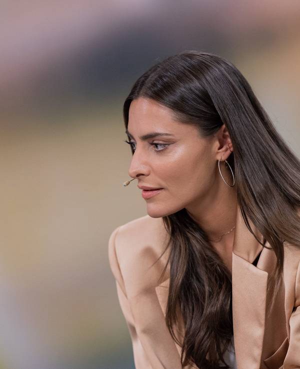 Sophia Thomalla, Schauspielerin, sitzt am 25. Juni 2021 bei einem Online-Talk bei Facebook "Laschet trifft Sophia Thomalla" im Studio in der CDU-Zentrale.