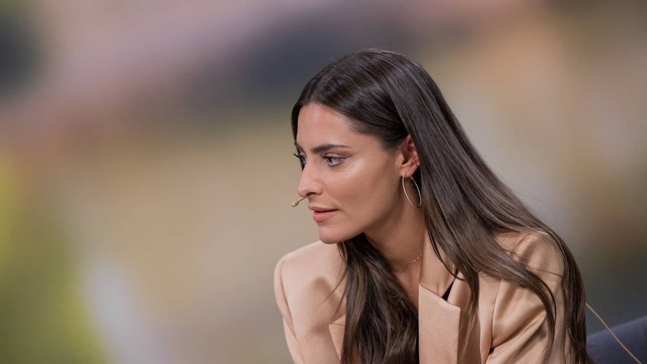 Sophia Thomalla, Schauspielerin, sitzt am 25. Juni 2021 bei einem Online-Talk bei Facebook "Laschet trifft Sophia Thomalla" im Studio in der CDU-Zentrale.