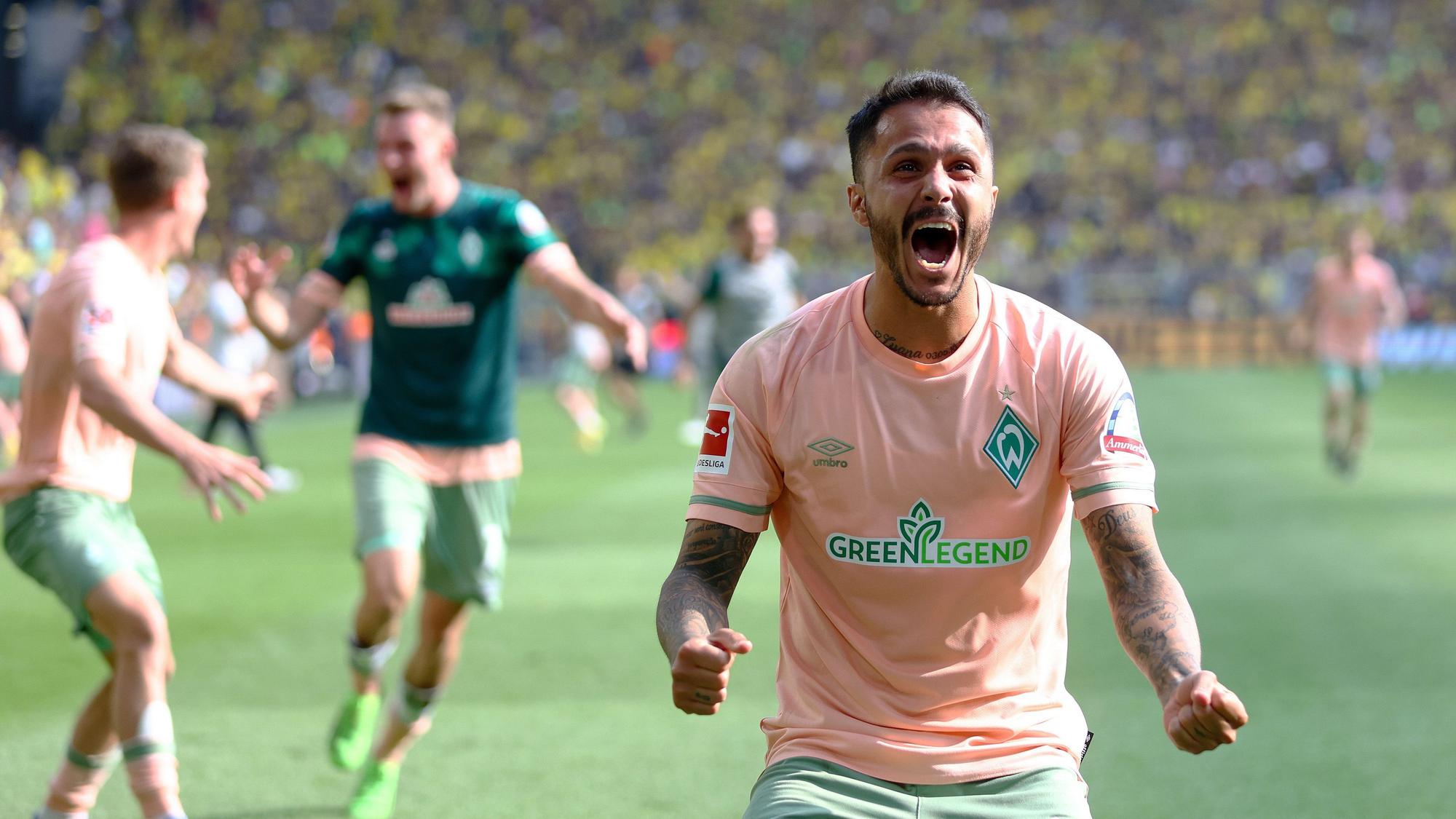 Leonardo Bittencourt bejubelt ein Tor von Werder Bremen.