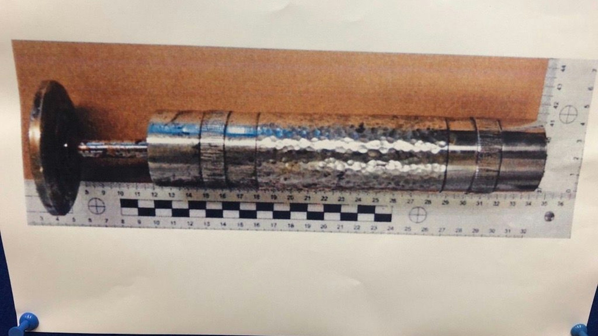 Das Foto zeigt einen Pokal. Daran wurde Fremd-DNA gesichert.