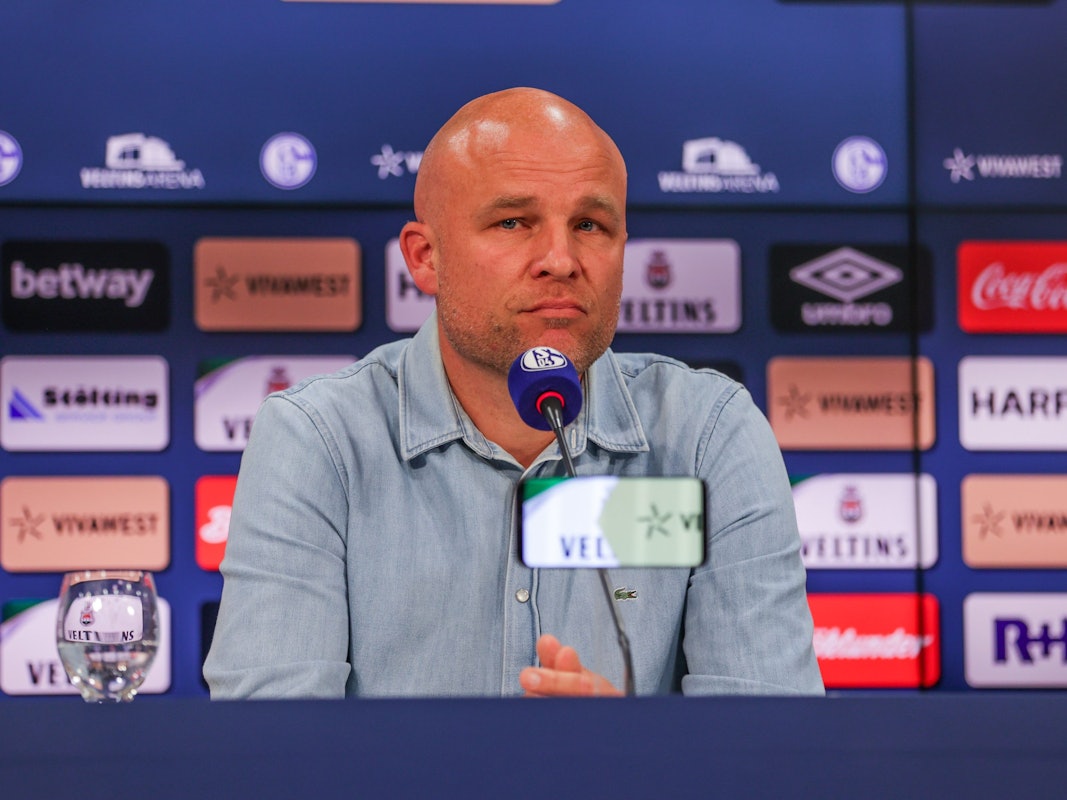 Rouven Schröder bei einer Pressekonferenz