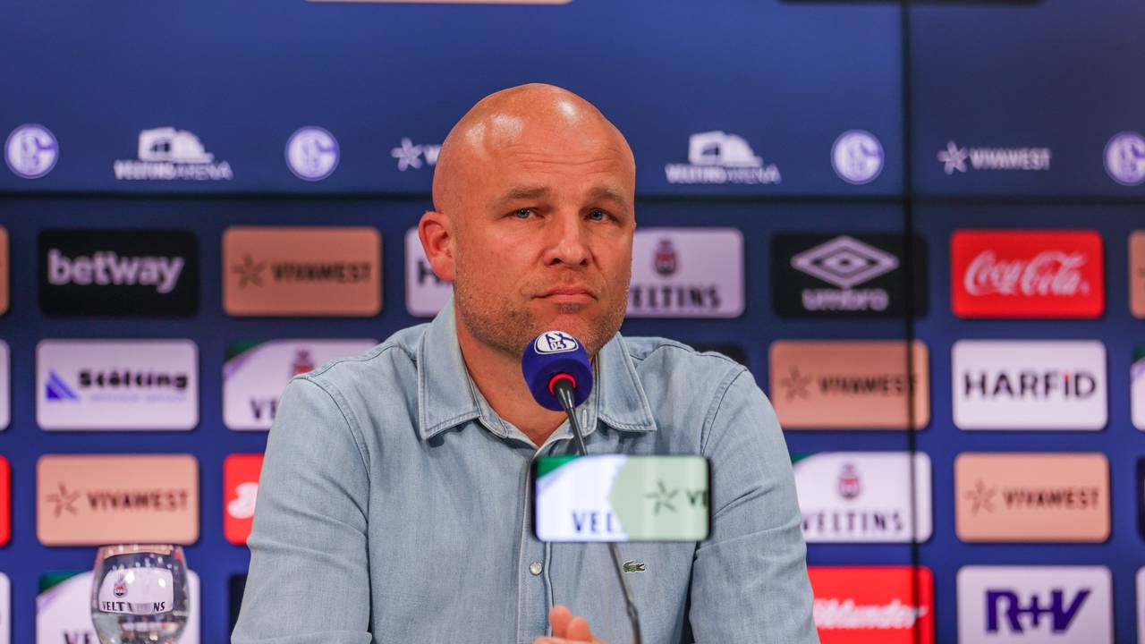 Rouven Schröder bei einer Pressekonferenz