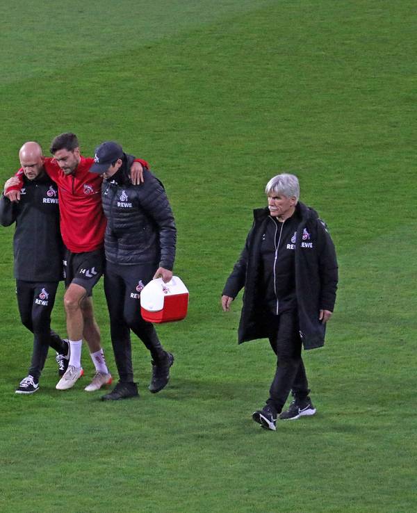 Jonas Hector verlässt den Platz.