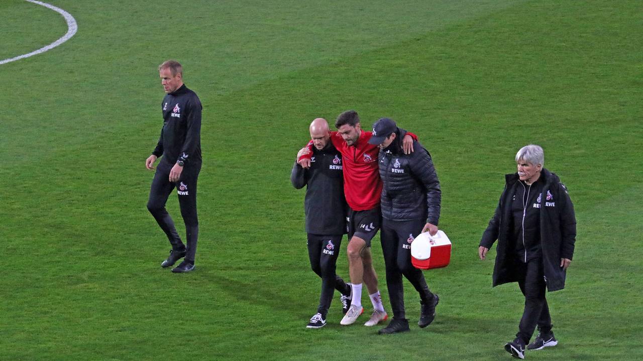 Jonas Hector verlässt den Platz.