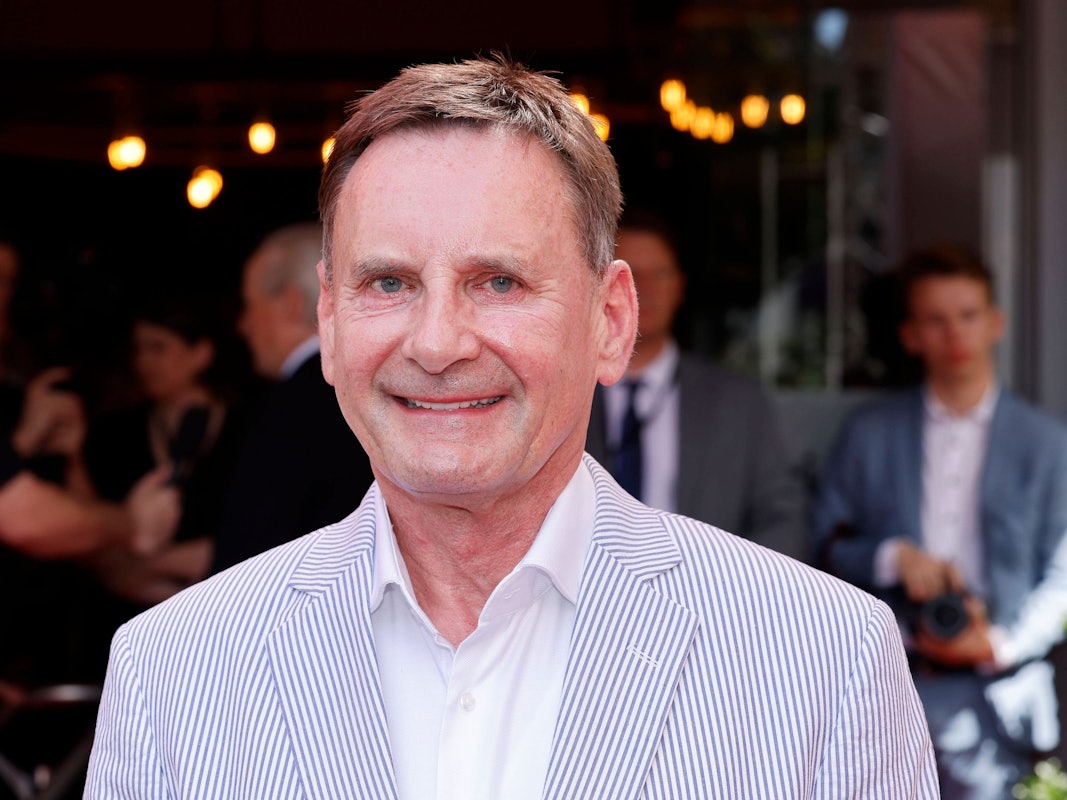 Moderator Peter Illmann bei der Gala der Goldenen Sonne im GOP Variete Theater.