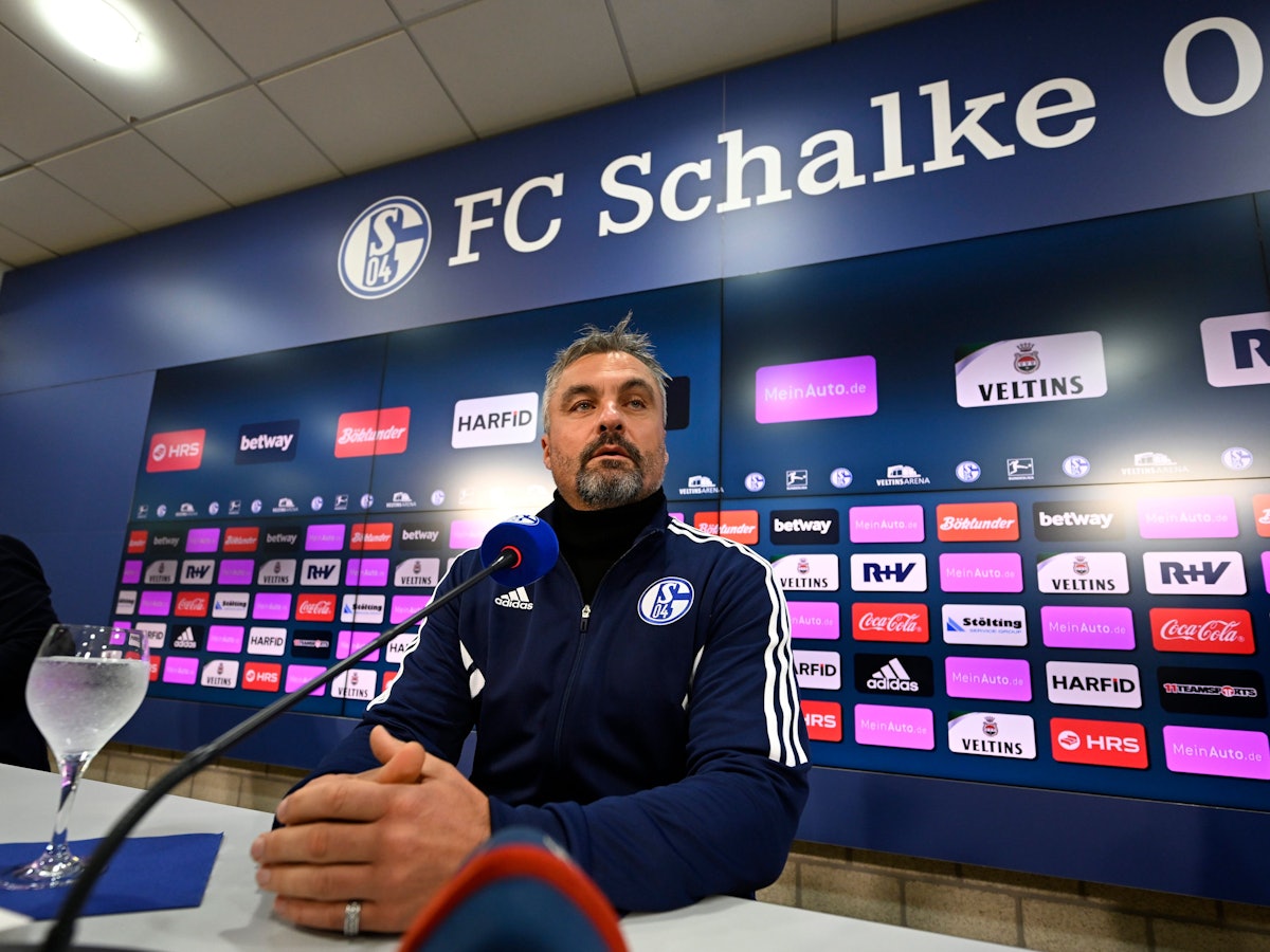 Thomas Reis stellt sich als neuer Chef-Trainer des FC Schalke 04 vor,