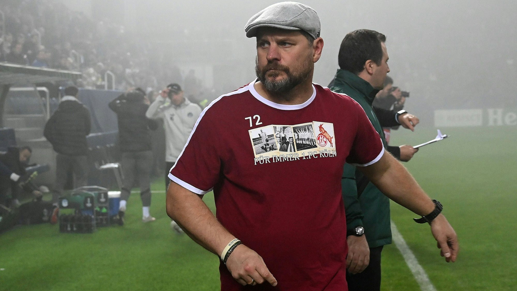 Steffen Baumgart am Donnerstagabend (27. Oktober 2022) beim abgebrochenen Conference-League-Spiel des 1. FC Slovacko gegen den 1. FC Köln