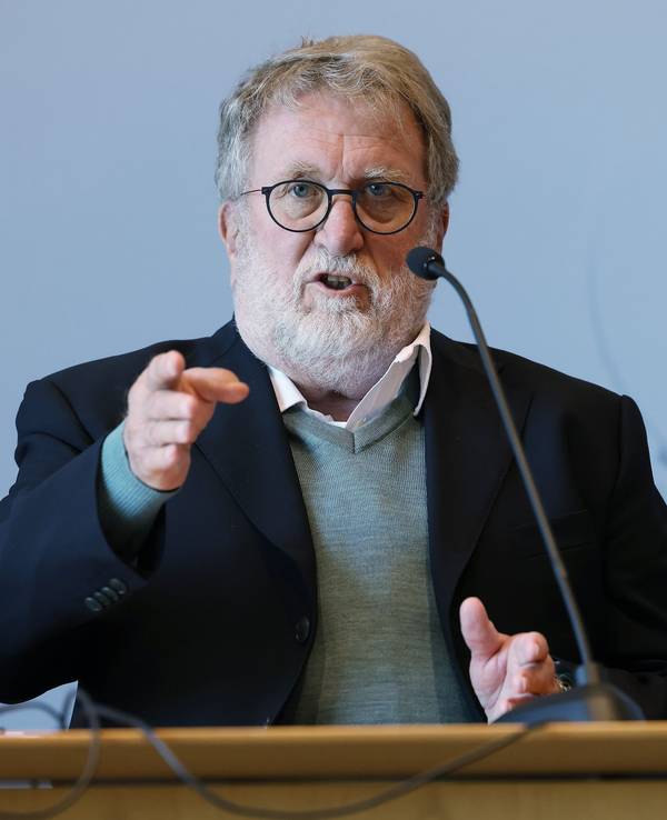 Thomas Mertens, Vorsitzender der Ständigen Impfkommission (STIKO), spricht während einer Pressekonferenz am 28. Oktober 2022.