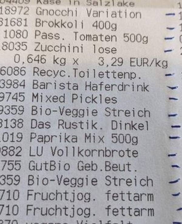 Die Kundin präsentierte ihren Kassenzettel nach einem Einkauf bei Aldi und machte auf Preisunterschiede zur Website aufmerksam.