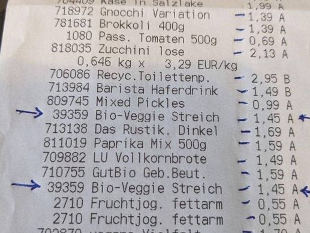 Die Kundin präsentierte ihren Kassenzettel nach einem Einkauf bei Aldi und machte auf Preisunterschiede zur Website aufmerksam.