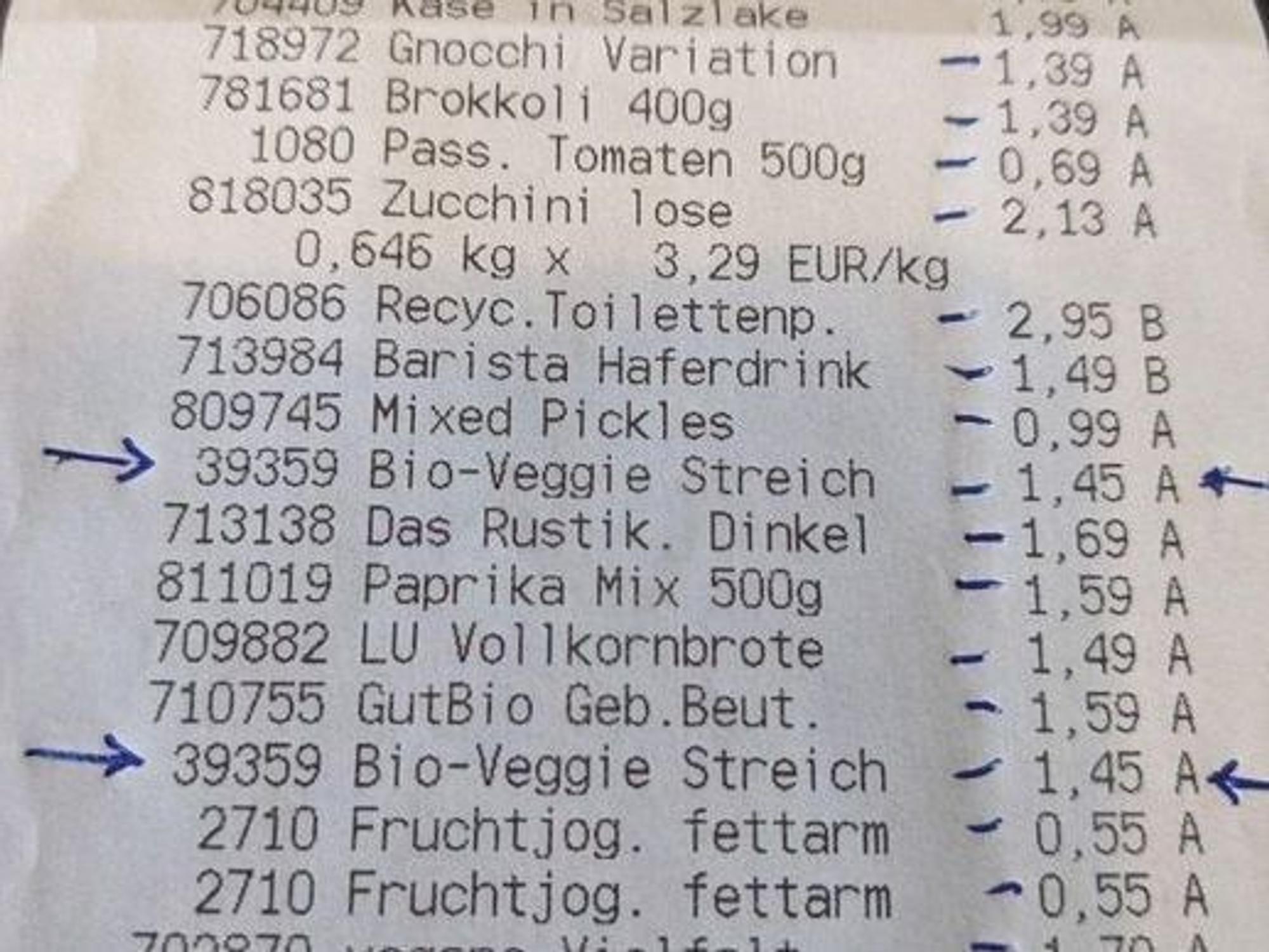 Die Kundin präsentierte ihren Kassenzettel nach einem Einkauf bei Aldi und machte auf Preisunterschiede zur Website aufmerksam.