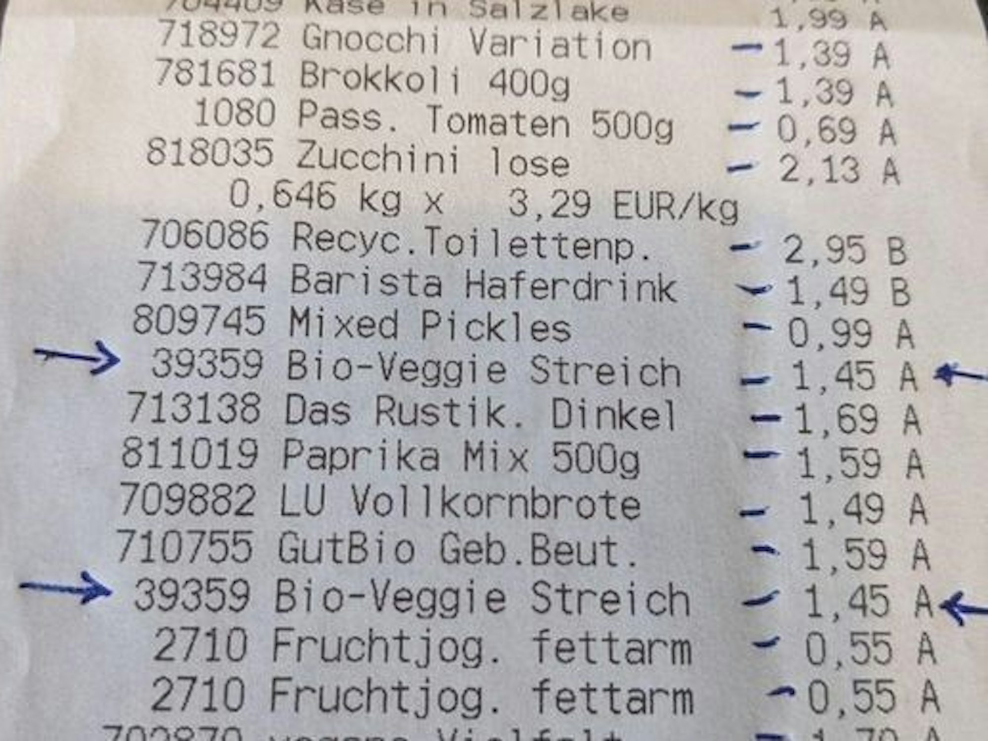 Die Kundin präsentierte ihren Kassenzettel nach einem Einkauf bei Aldi und machte auf Preisunterschiede zur Website aufmerksam.