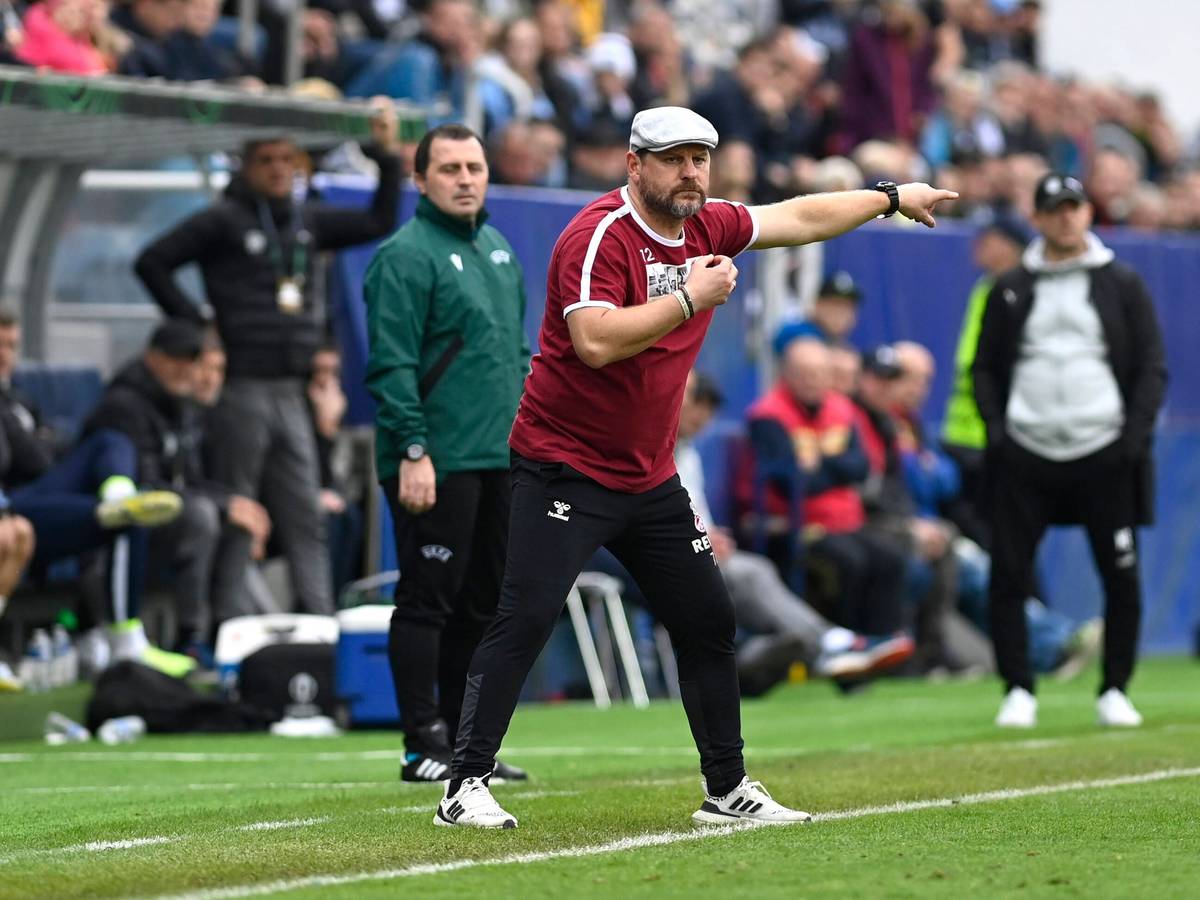 FC-Trainer Steffen Baumgart beim Conference-League-Sieg gegen den 1. FC Slovacko, am Freitag (28. Oktober 2022) in Uherské Hradiste