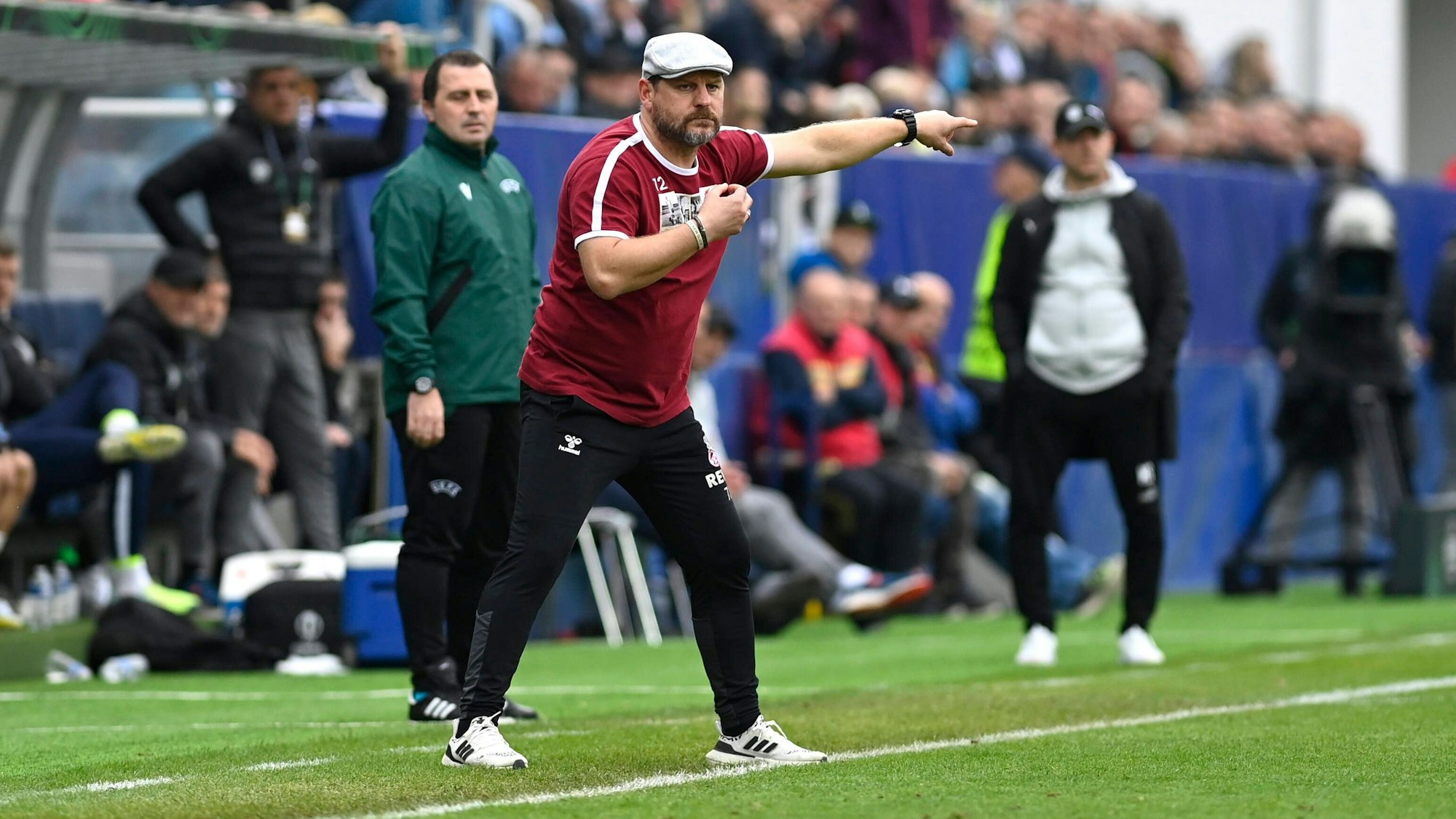 FC-Trainer Steffen Baumgart beim Conference-League-Sieg gegen den 1. FC Slovacko, am Freitag (28. Oktober 2022) in Uherské Hradiste