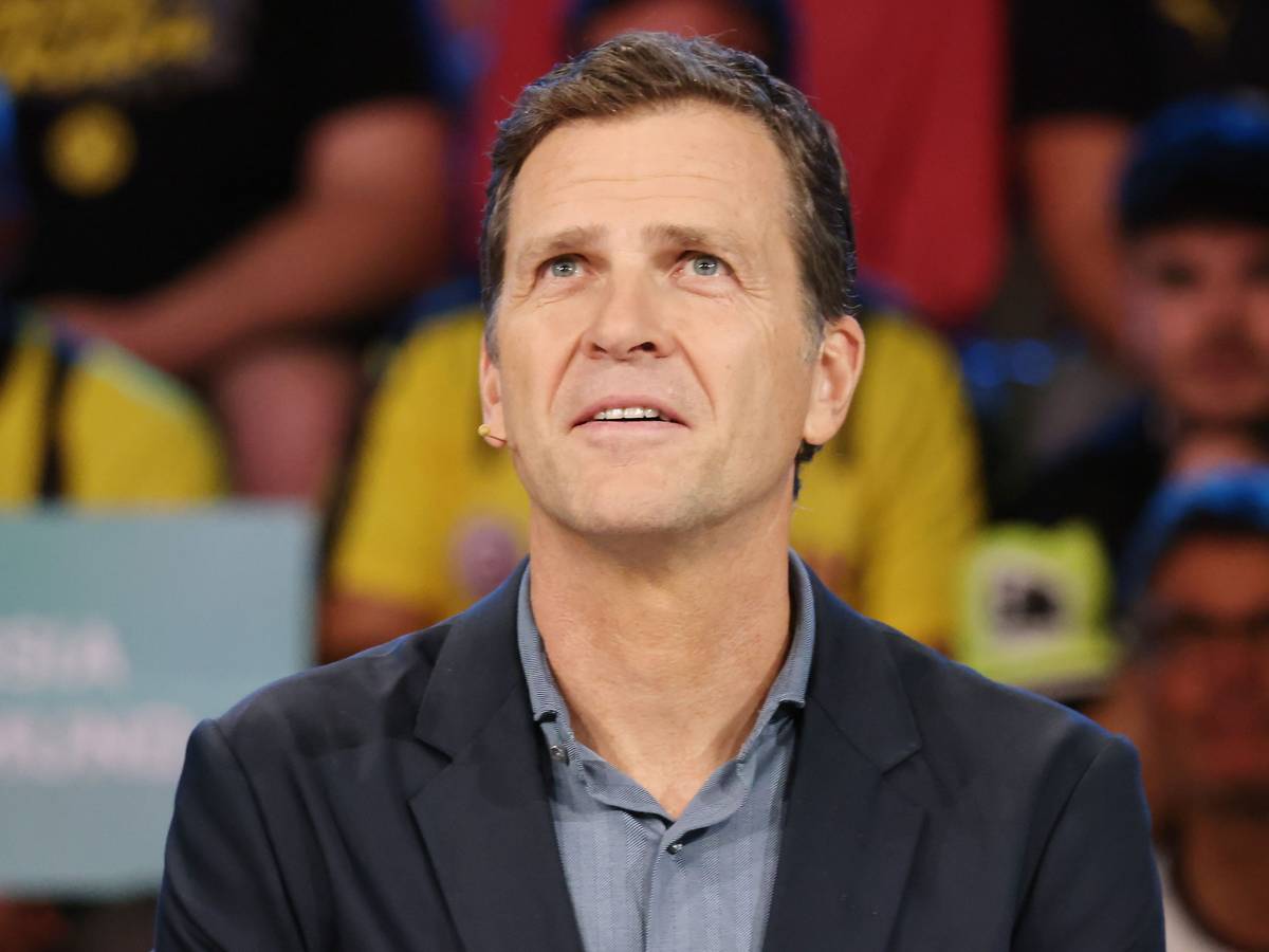 Oliver Bierhoff sitzt im Deutschen Fussball-Museum in Dortmund.