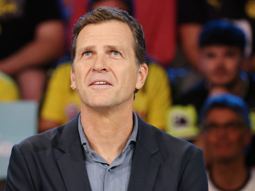 Oliver Bierhoff sitzt im Deutschen Fussball-Museum in Dortmund.