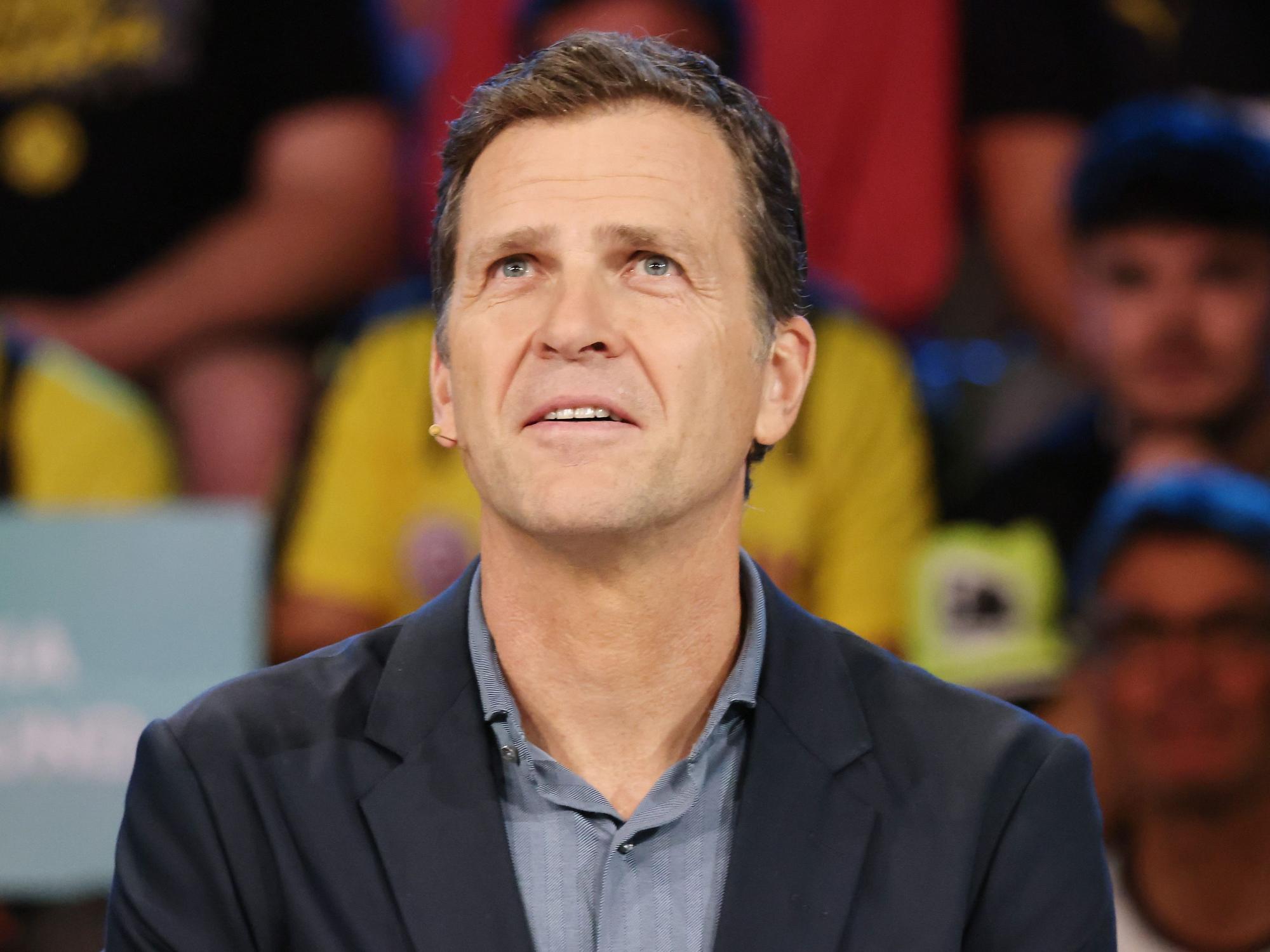 Oliver Bierhoff sitzt im Deutschen Fussball-Museum in Dortmund.