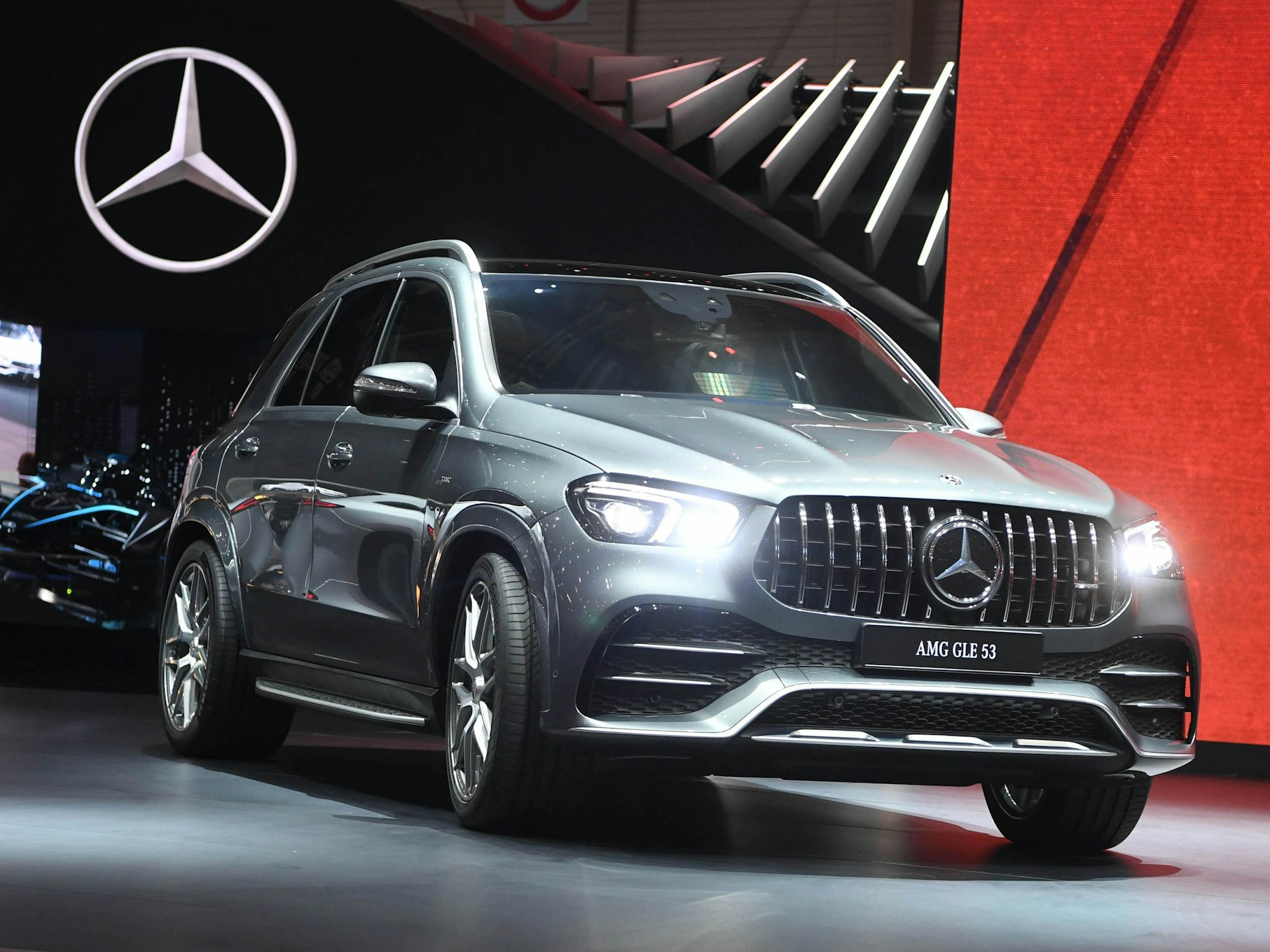 Beim Genfer Autosalon wird am ersten Pressetag der AMG GLE 53 präsentiert.