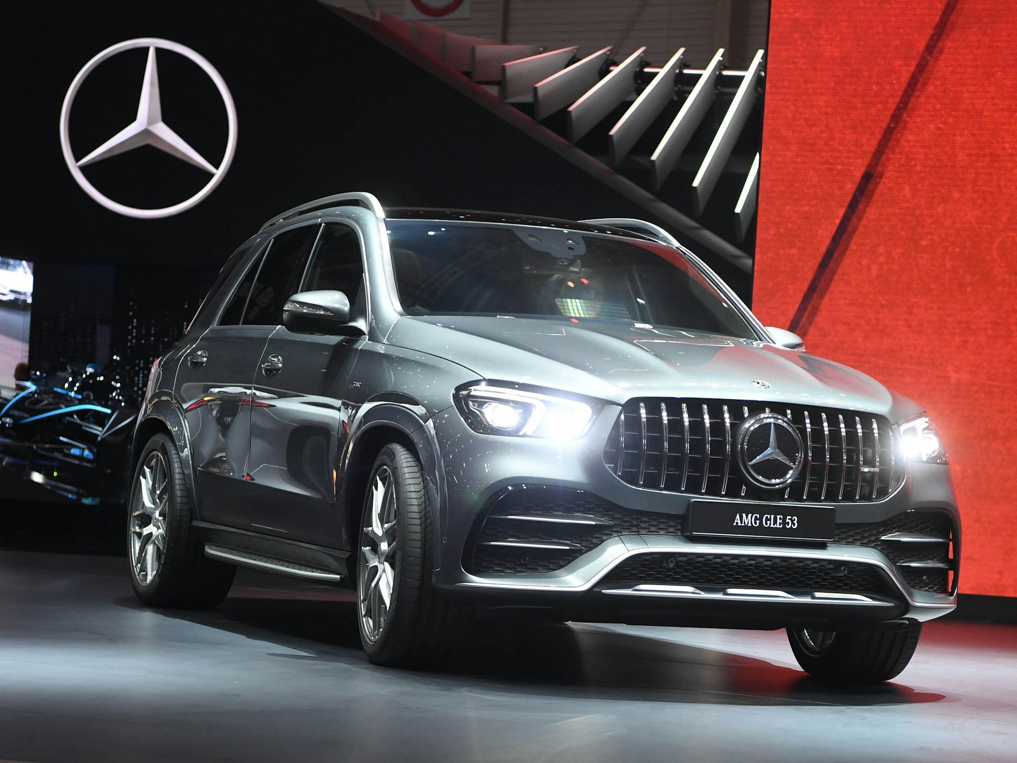 Beim Genfer Autosalon wird am ersten Pressetag der AMG GLE 53 präsentiert.